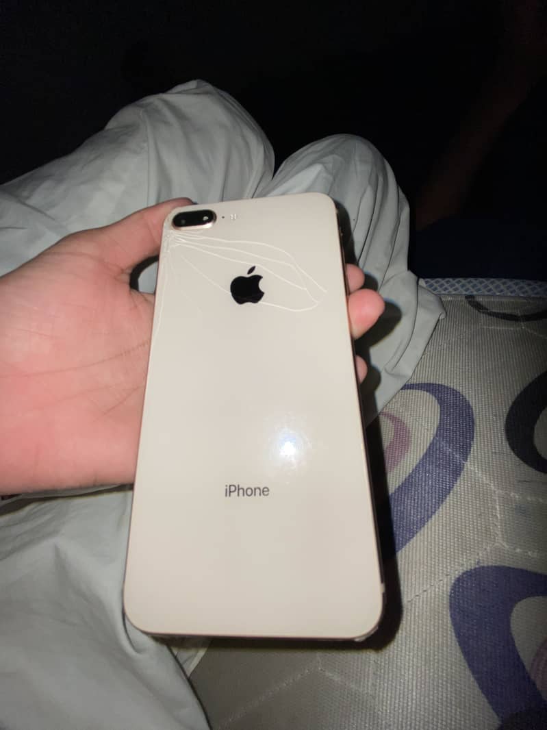 iPhone 8 Plus 1
