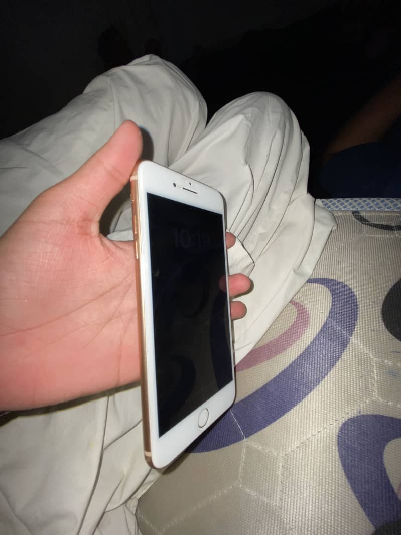 iPhone 8 Plus 2