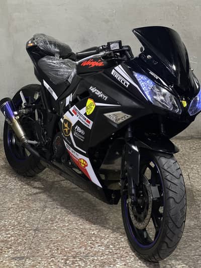 Kawasaki ninja 250cc 2024 model ( sports heavy bike )