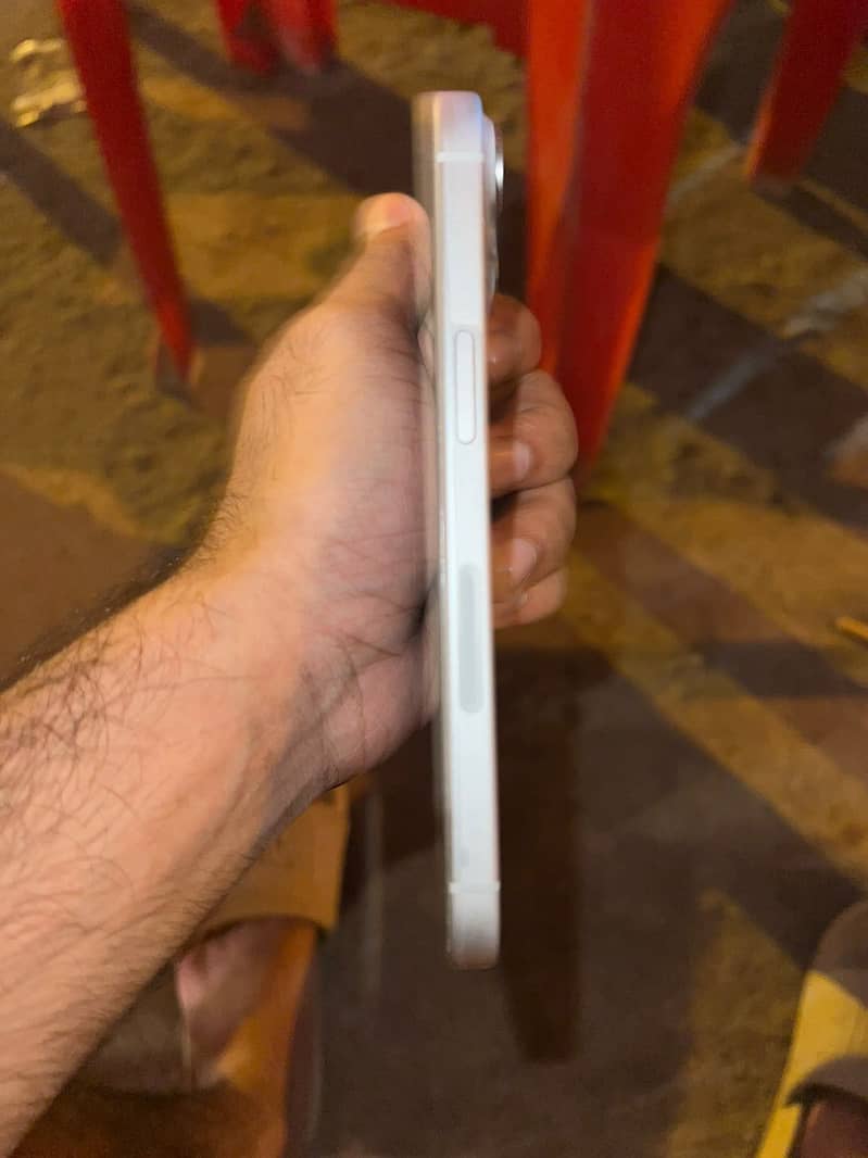 Apple iPhone 15 3