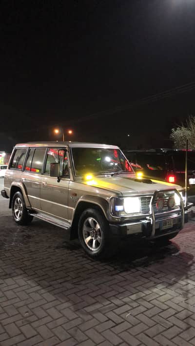 Mitsubishi Pajero 1990