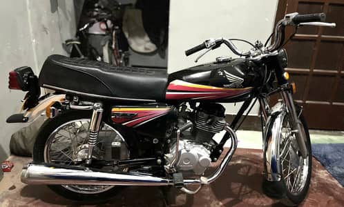 Honda 125 black color