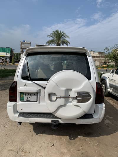 Mitsubishi Pajero 2004