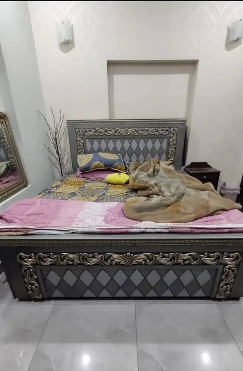 Bed Queen size 0