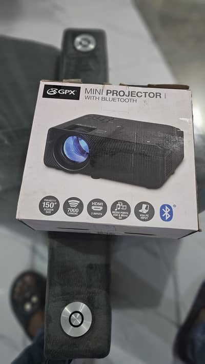 GPX Mini Projector with Bluetooth (PJ609B)