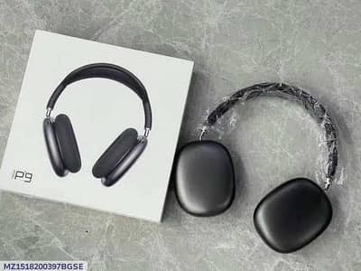 black headphone