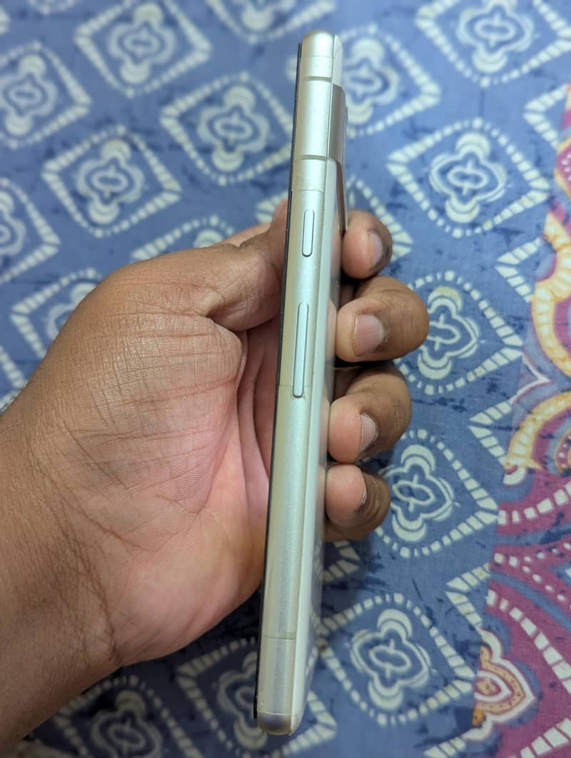 Google Pixel 7a 4