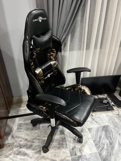 Global Razor Gaming Chair Available | High back support