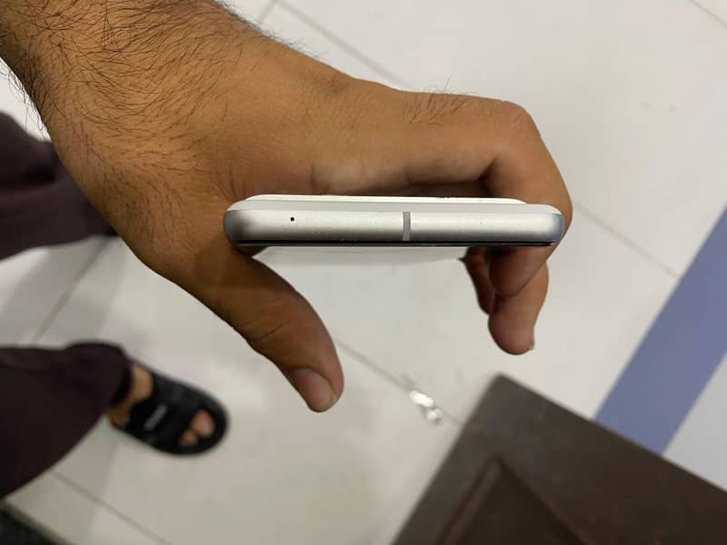 Google Pixel 7 4