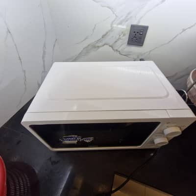 Microwave oven jus like new