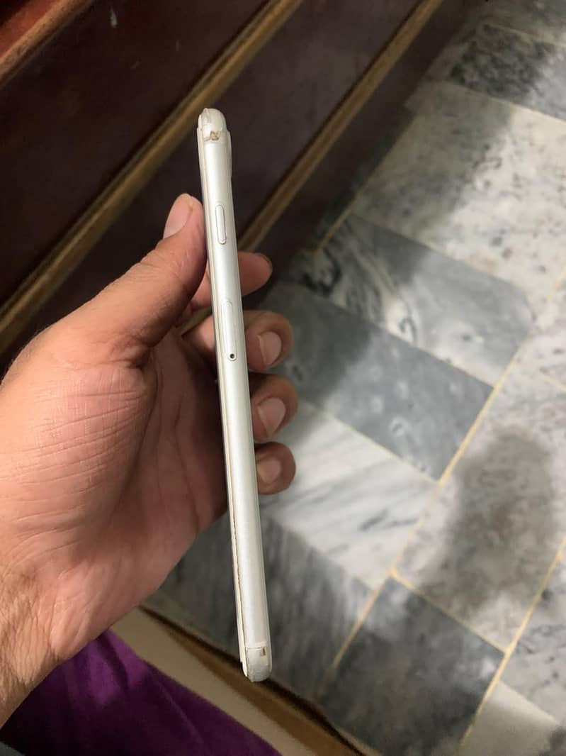 Apple iPhone 8 Plus 3