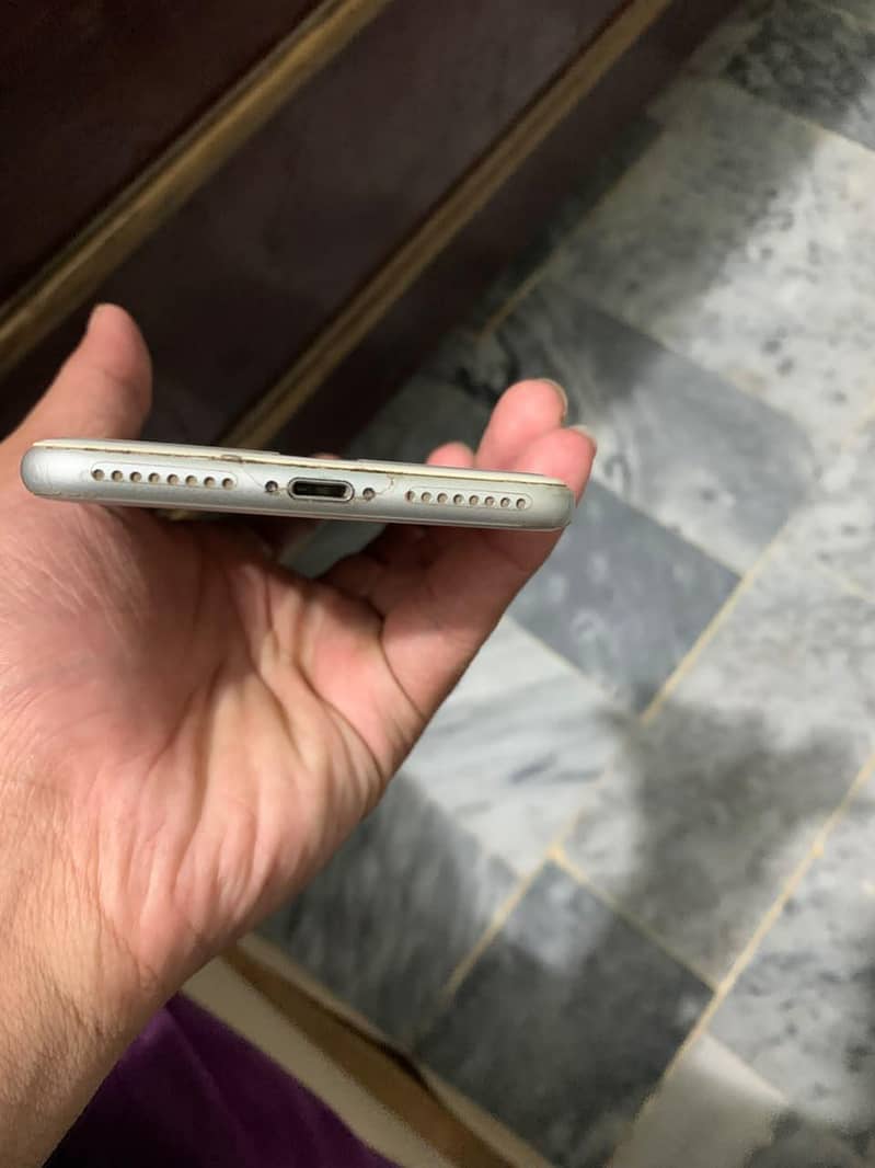 Apple iPhone 8 Plus 4
