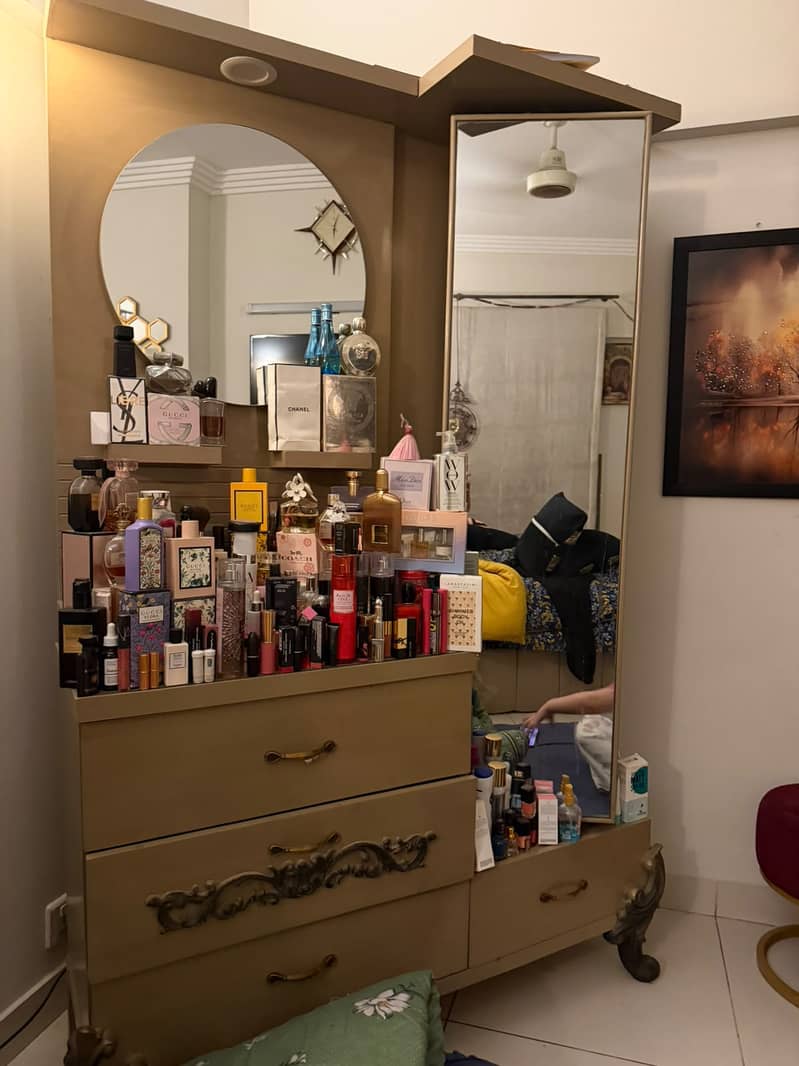 Dressing table 0