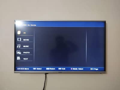 Akira 40 inches led tv with smart box