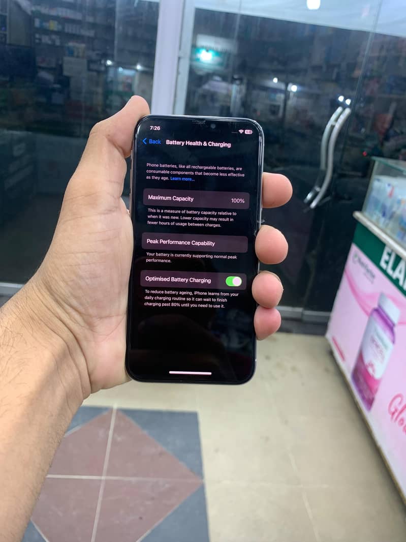 Apple iPhone X 4