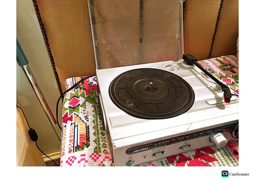 BUSH 2 Speed Record Player with 2 Band Radio. Video Available 10