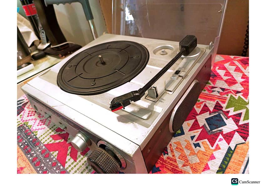 BUSH 2 Speed Record Player with 2 Band Radio. Video Available 11