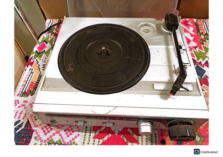 BUSH 2 Speed Record Player with 2 Band Radio. Video Available 12
