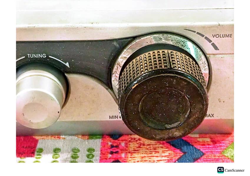 BUSH 2 Speed Record Player with 2 Band Radio. Video Available 13