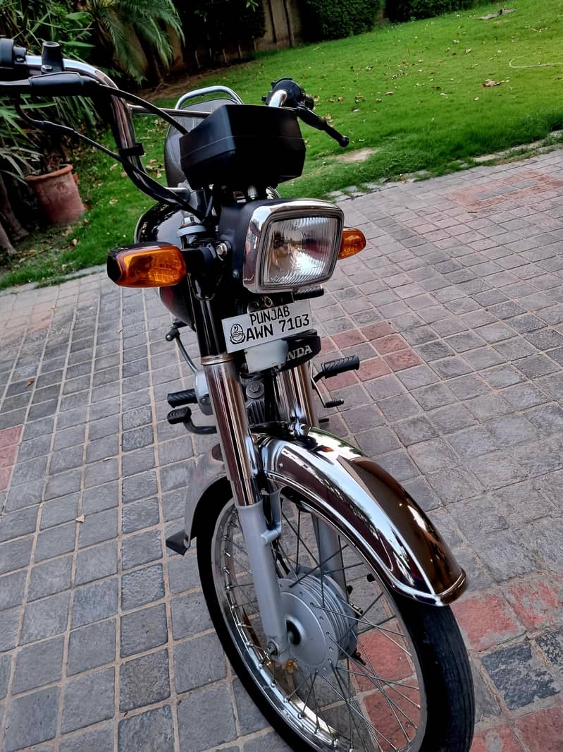 CD 70 mint Condition 2