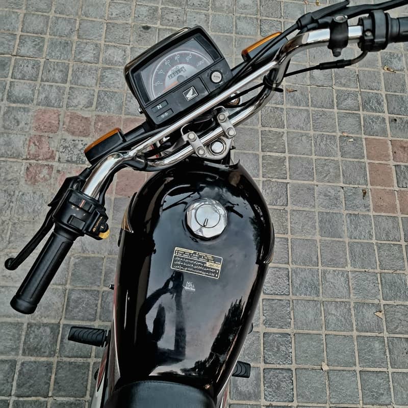 CD 70 mint Condition 8