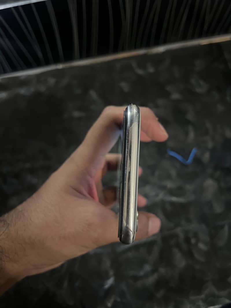 Apple iPhone X 3