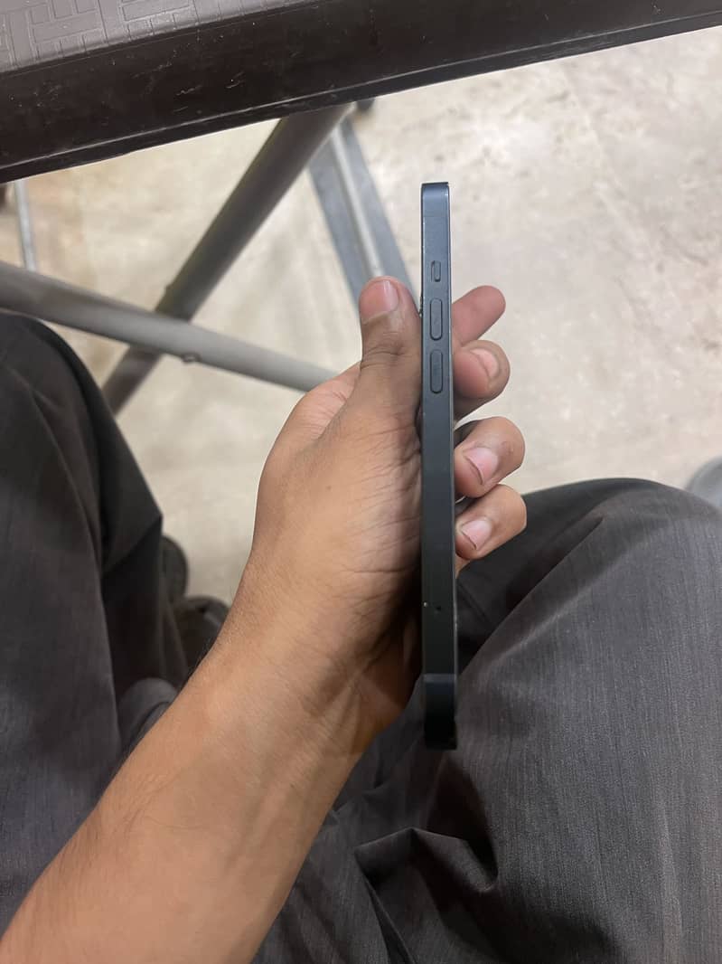 iPhone 13 3