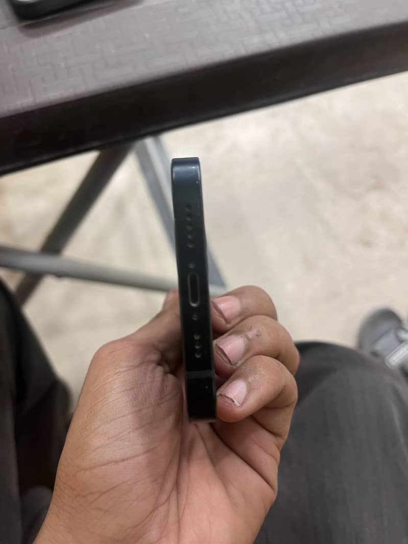iPhone 13 6