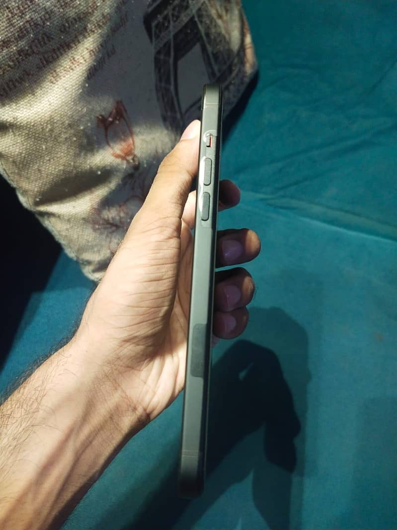 Apple iPhone 15 plus 3