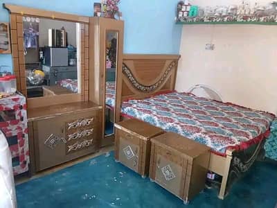 King Size Bedroom Set for Sale – Excellent Condition – Rs. 40,000