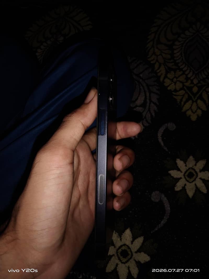 Apple iPhone 12 3