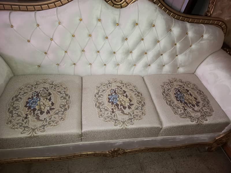 Crown Sofa 1
