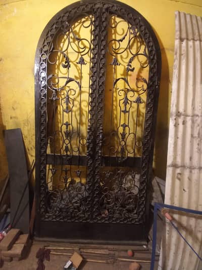 heavy iron main gate full  like condition