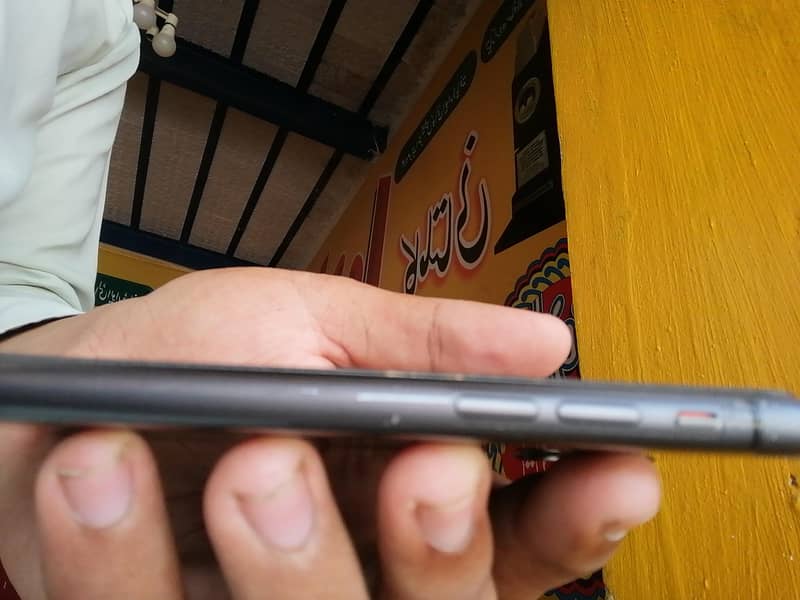 Apple iPhone 11 3
