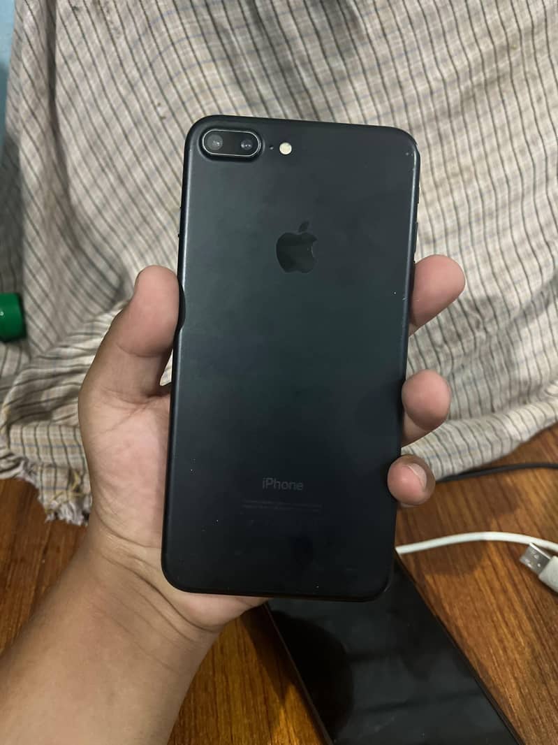 Apple iPhone 7 Plus 0