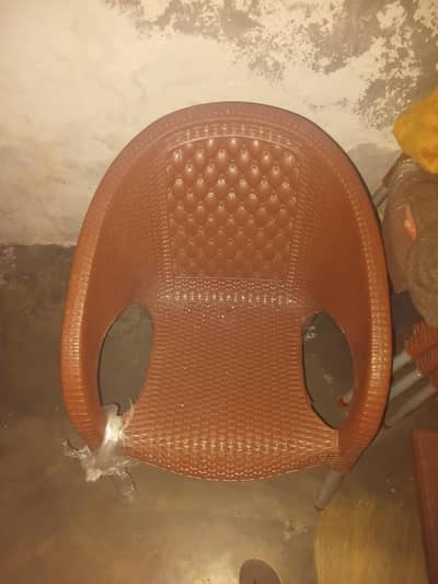 brand new condition  4 chair 1 table