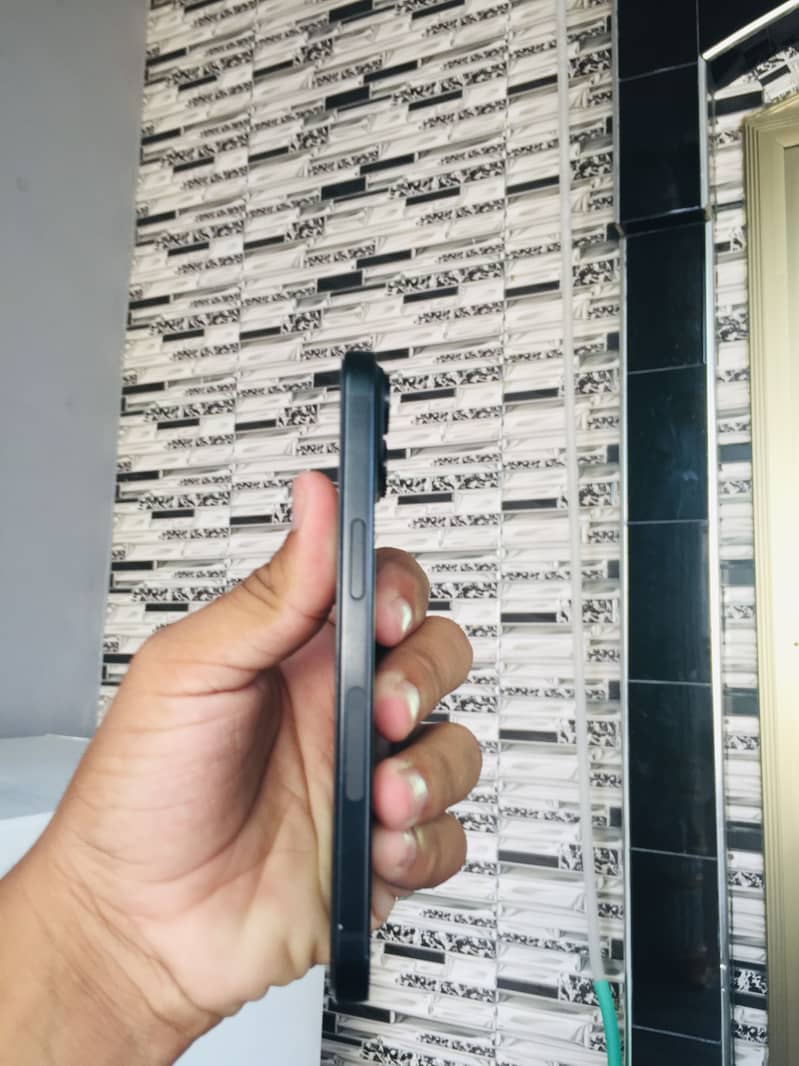 Apple iPhone 15 3