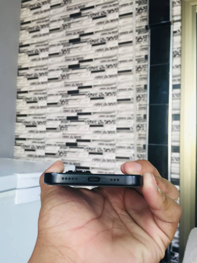 Apple iPhone 15 4