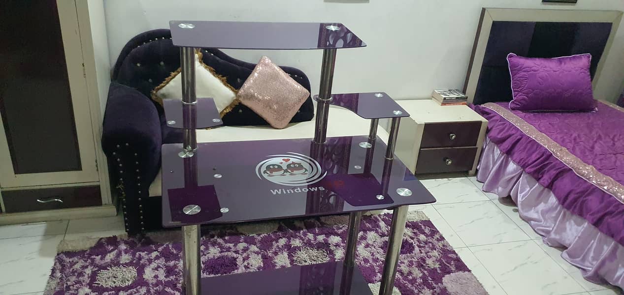 GLASS COMPUTER TABLE. 1