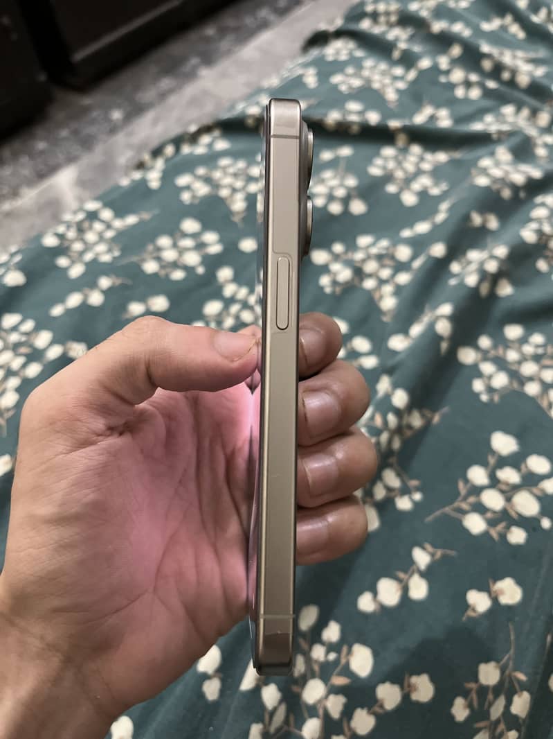 iPhone 15 pro 3