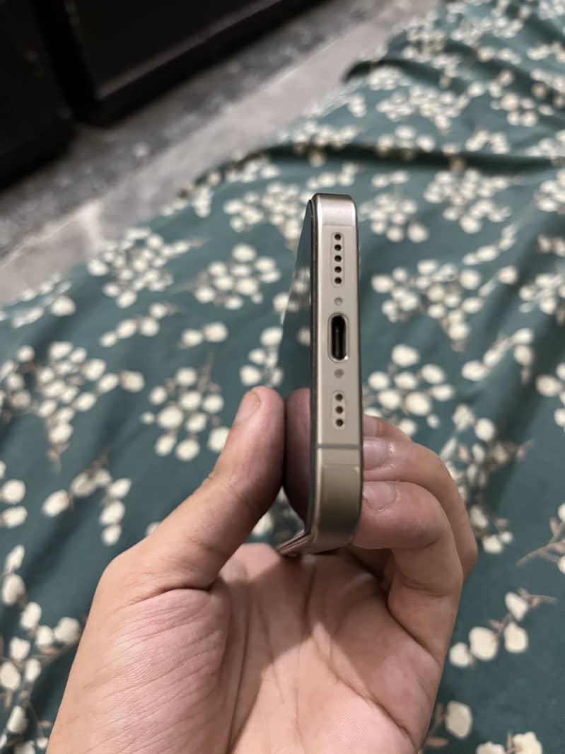 iPhone 15 pro 6