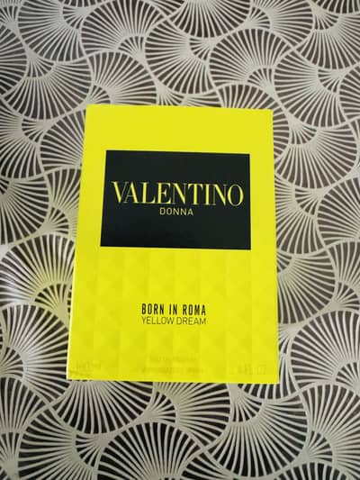 Valentino Born In Roma Yellow Dream Perfume