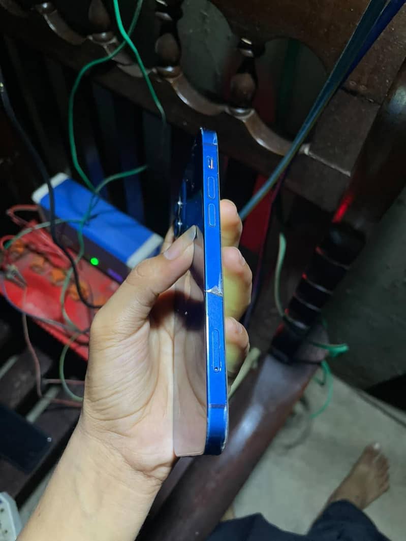 Apple iPhone 12 2