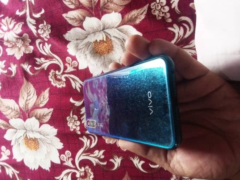 Vivo Y15. . 4. . 64 3