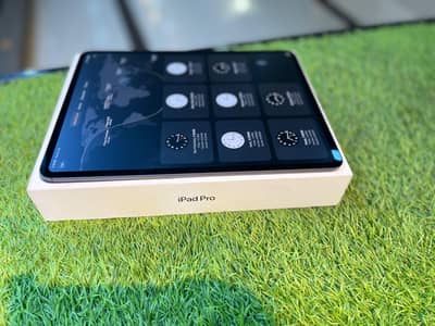 Apple I pad pro M413itb with magic box complete for sale