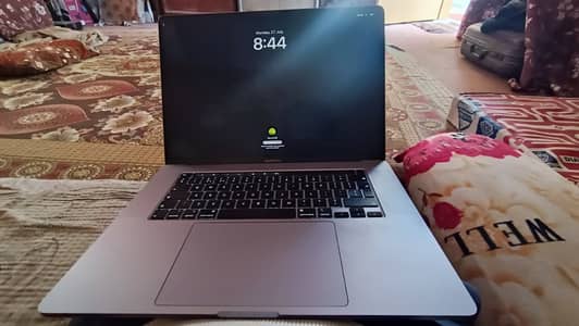 MacBook Pro 16-inch 2019 (i7 16gb 512gb 4gb GPU)
