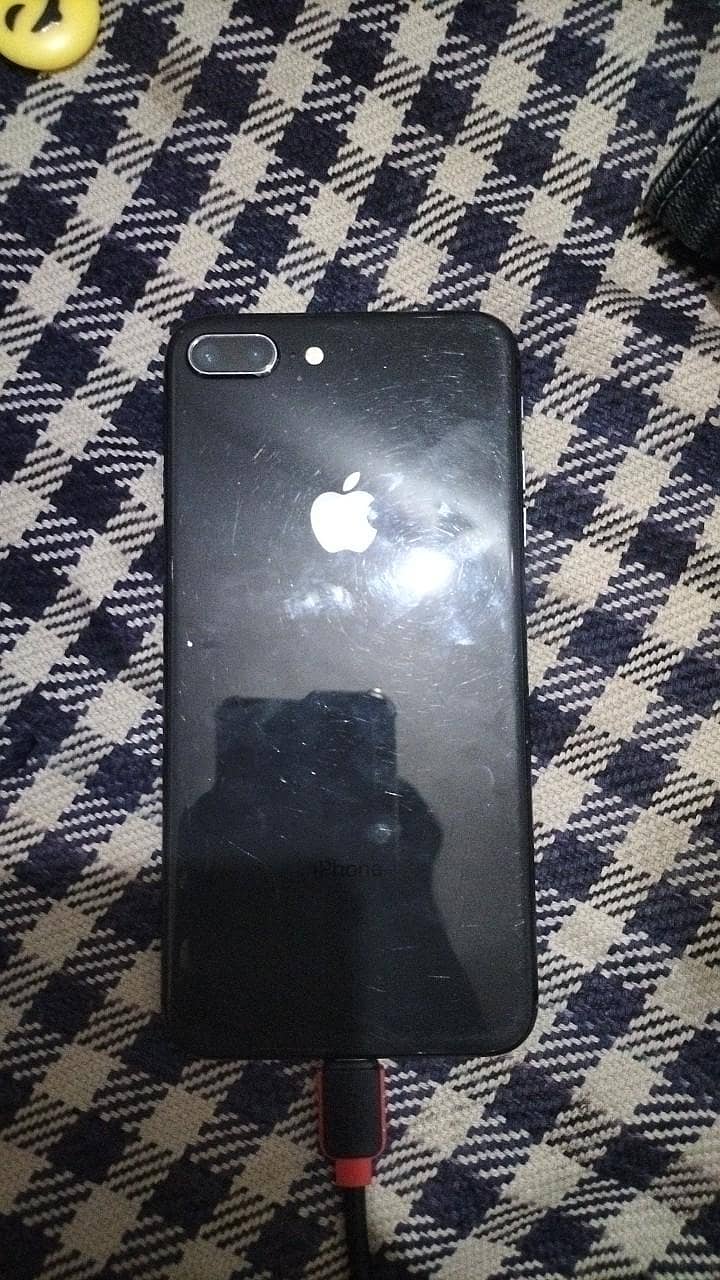 Apple iPhone 8 Plus 1