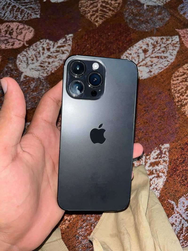 Apple iPhone 14 Pro Max 1
