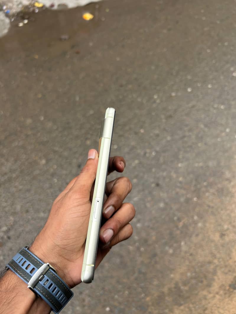 Google Pixel 7 4