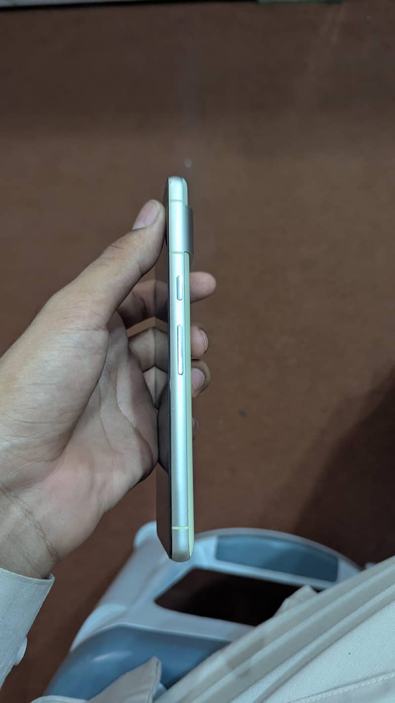 Google Pixel 7 4